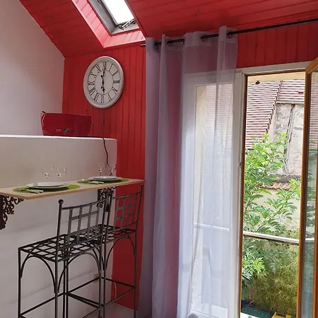 Gare Et Commerces Sur Place Apartment